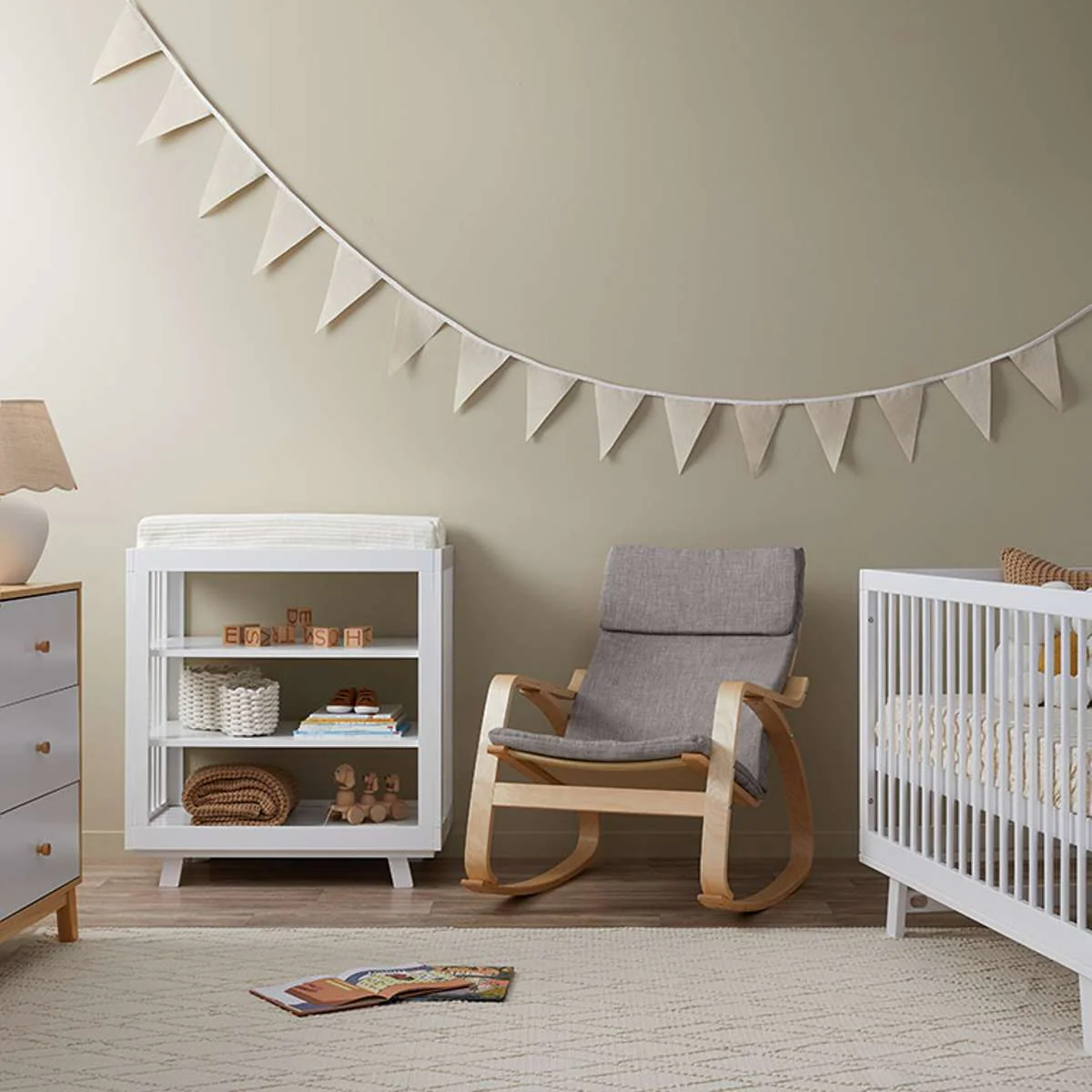 Aspen White Six Piece Nursery Set - Image 3