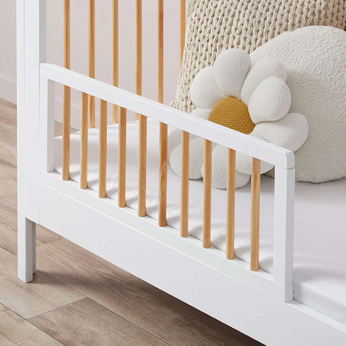 Fraser White/Natural Coastal 3-in-1 Conversion Cot Bundle - Image 4